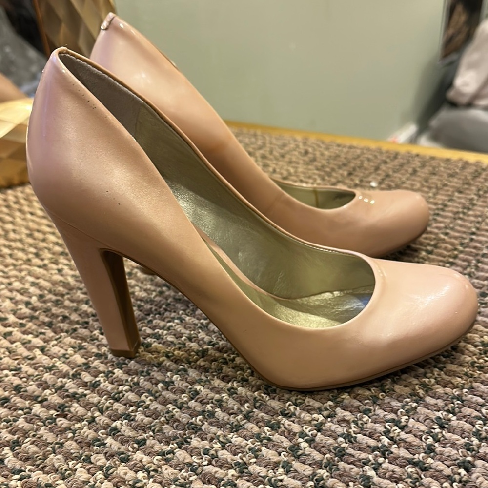 Elegant Nude Pumps